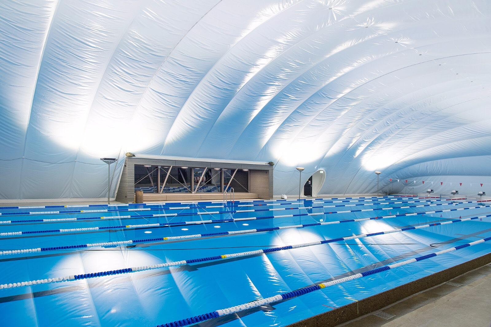 Schwimmbad Eglisee Basel EOLED eu