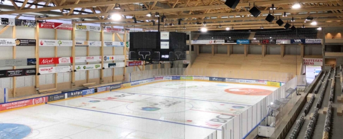 Bild des Eisfeldes der Raiffeisen-Arena in Pruntrut