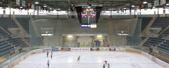 Bild der Eisfläche in der Eissporthalle St. Jakob-Arena (Foto: California Hockey)